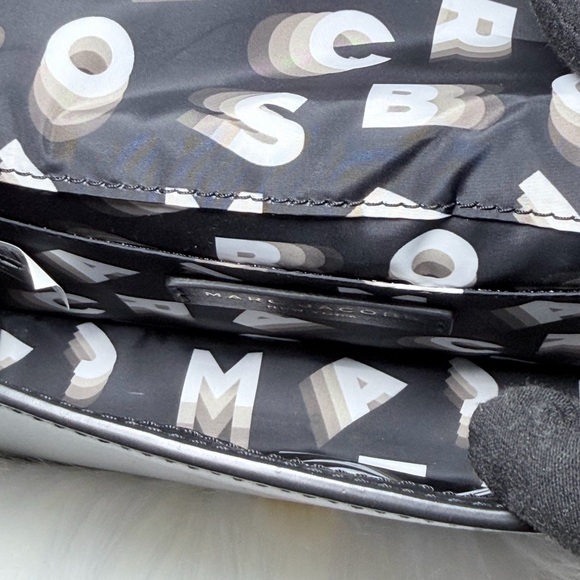 🌸Marc Jacobs Black and Gold Crossbody Bag 🌷 - Picture 9 of 13